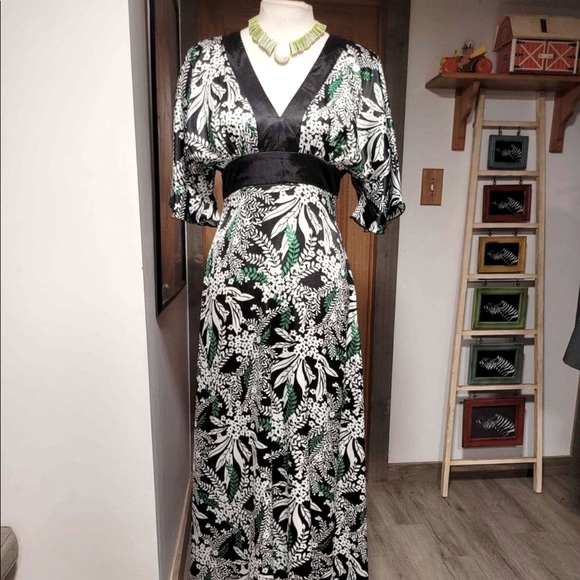 Intrigue Maxi Dress Size 4 - Picture 2 of 4